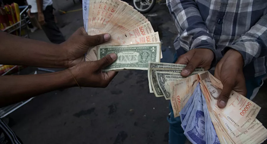 En Venezuela ya no reciben billetes de 50.000 bolívares, un centavo de dólar
