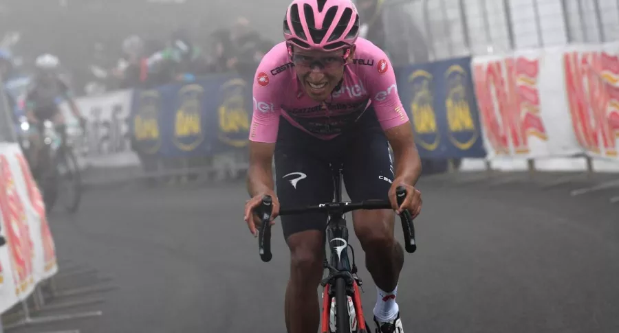 Egan Bernal, líder del Giro de Italia, en la última subida de la etapa 14