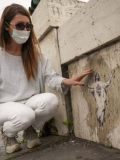 Vaticano: artista callejera demanda a Santa Sede por derecho de autor