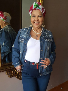 Foto de 'la Gorda' Fabiola, a propósito de su perro bulldog francés blue y cuánto cuesta