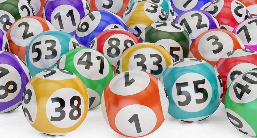 Balotas de diferentes números ilustran información de qué lotería jugó anoche y resultados de las loterías de Bogotá y Quindío mayo 27.