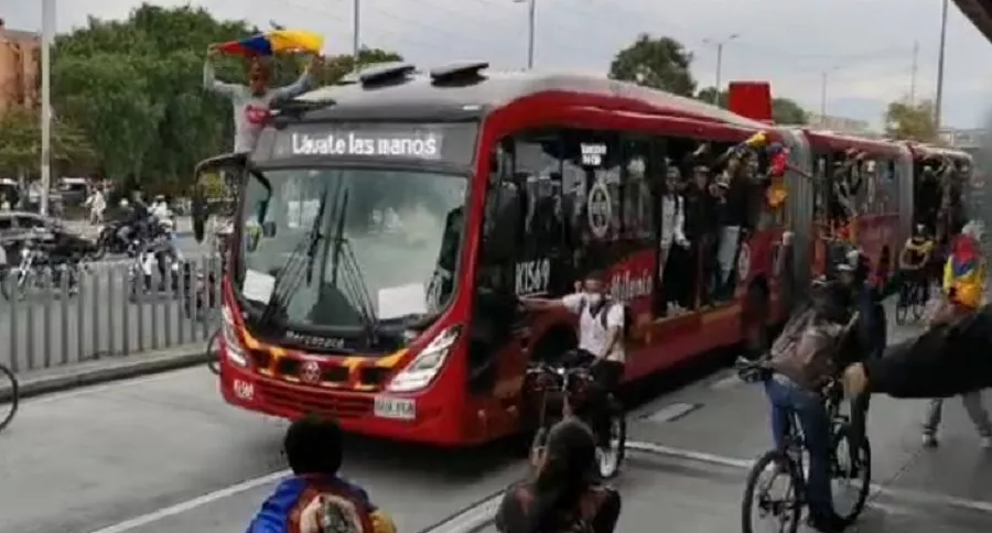 Videos: se robaron Transmilenio en Bogotá, hoy 28 de mayo; fue recuperado