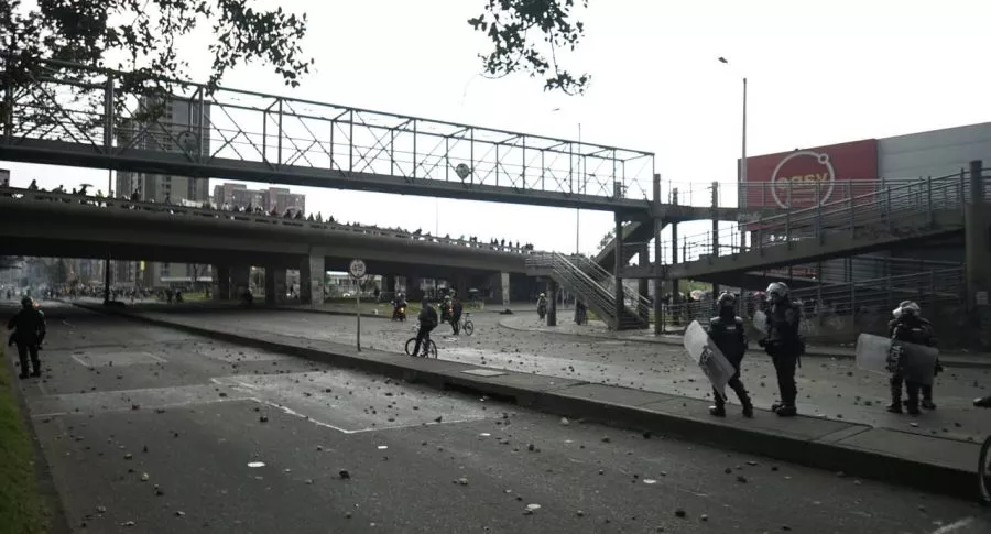 Videos Enfrentamientos de Esmad y manifestantes, en Bogotá hoy