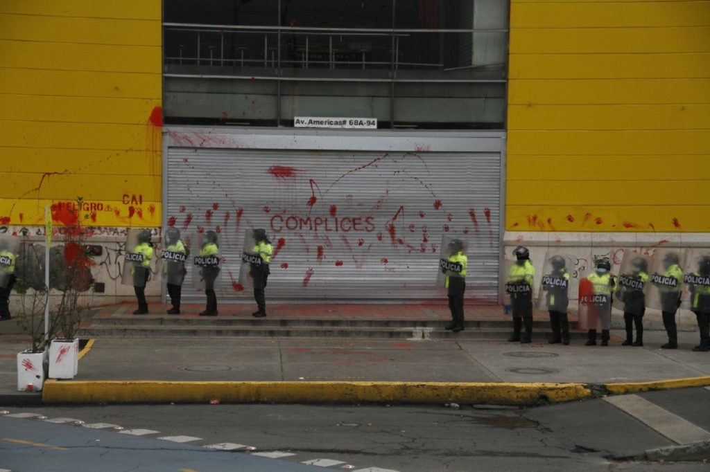 Éxito vandalizado en Bogotá / Pulzo - Julián Castañeda.