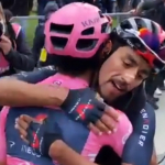 [Video] Egan agradeció con el alma a Martínez por su ayuda en el Giro