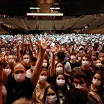 5.000 personas asisten a un "concierto-test" en Francia para analizar riesgos de contagio