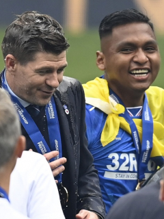 Alfredo Morelos y Steven Gerrard, quien respondió de forma divertida el mensaje de cumpleaños que le envió el jugador colombiano