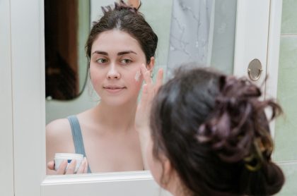 Imagen de crema de cara que ilustra nota; Crema Pond’s y champú Dove, de Unilever, multados por Superindustria
