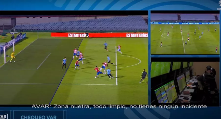Captura de pantalla de video del audio del VAR de árbitros colombianos que anularon gol válido a Uruguay