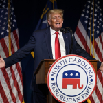 Trump se lanzaría de nuevo a la presidencia en 2024, según sugirió en su reaparición en TV