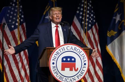 Expresidente de Estados Unidos Donald Trump da su discurso en la convención del Partido Republicano de Carolina del Norte, realizado en Greenville, sureste de Estados Unidos, donde sugirió la posibilidad de lanzarse de nuevo a la presidencia en 2024.