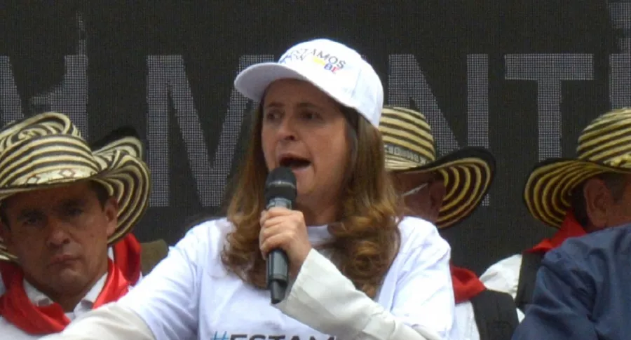 Paloma Valencia, senadora colombiana que denunció amenazas contra su hija. 