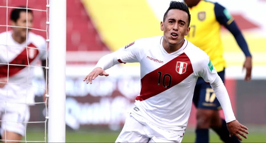 Perú vence 1-2 a Ecuador en la Eliminatoria suramericana y beneficia a Colombia. Cueva abrió el marcador.