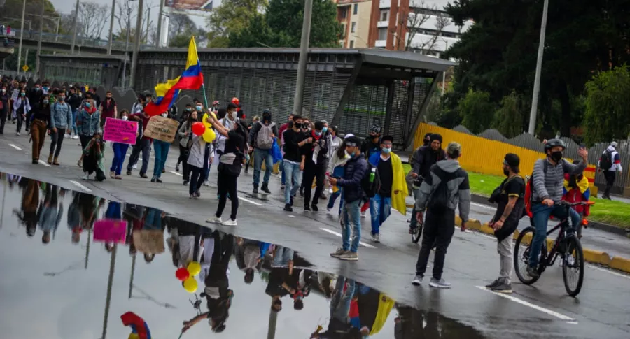 Imagen de manifestaciones que ilustra nota; Paro nacional: Transmilenio pide que no dañen arreglos en estaciones