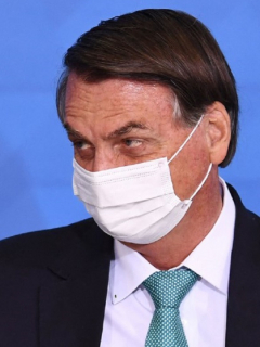 Imagen de Jair Bolsonaro, que responde comentarios del presidente Alberto Fernández