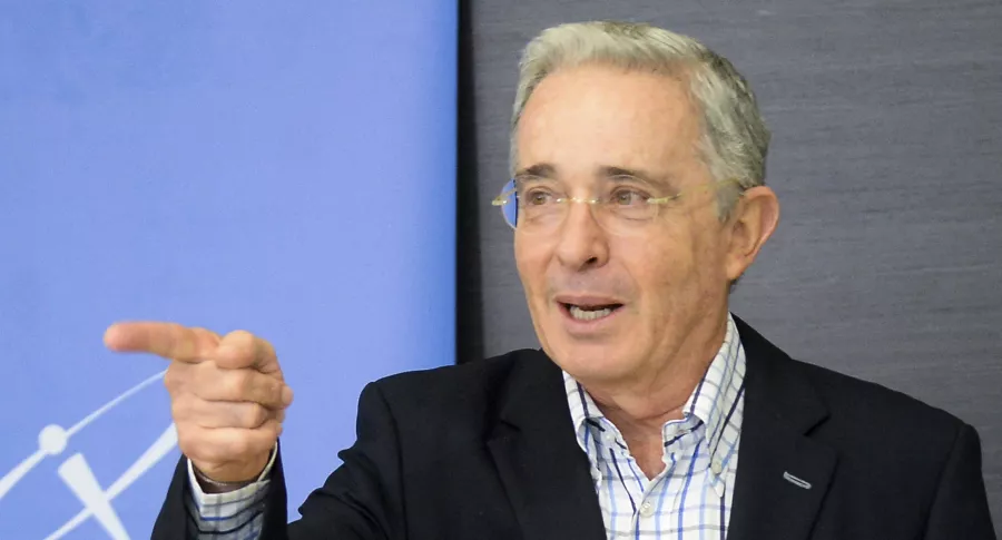 Álvaro Uribe Vélez dice que su retiro no está cerca.