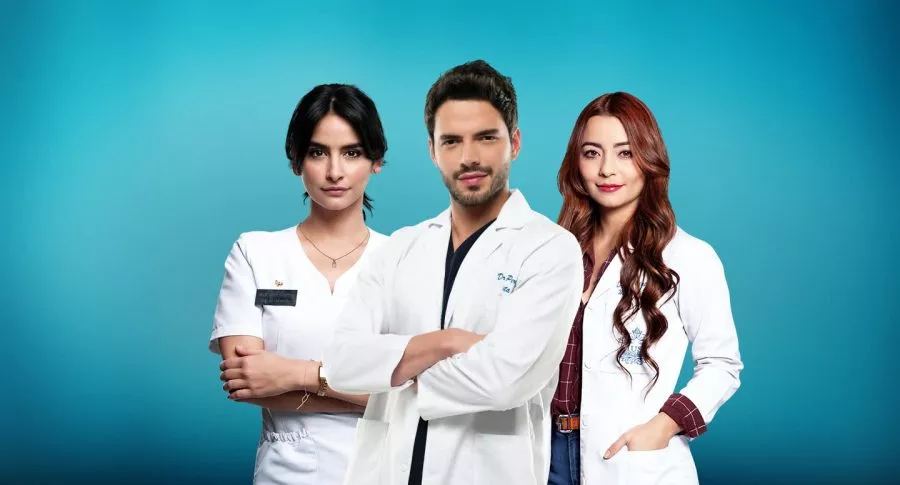 Foto de Diana Hoyos, Sebastián Carvajal y Tania Ariza, de 'Enfermeras', a propósito de que tendrá 2 temporadas más