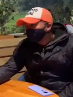 Sujey Montaño, vigilante del supermercado del norte de Bogotá, se encontró con Everts Urbina, domiciliario de Rappi.