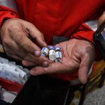 Juez desestima demanda de trabajadores de la salud que están en contra de la vacunación