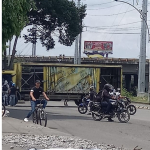 [Video] Cali perdió una provisión de cerveza; vandalizaron camión y lo quemaron