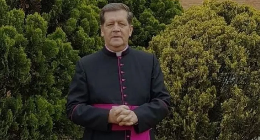 Monseñor Alirio López, promotor de 'Goles en Paz' y fiel hincha de Millonarios, falleció este marte en Bogotá. 