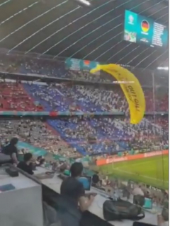Paracaidista que casi se estrella en partido Alemania vs. Francia de Eurocopa