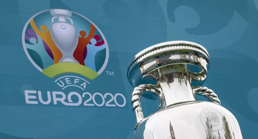 Imagen de trofeo de la Eurocopa, que revela primeros casos de COVID-19 en sus participantes