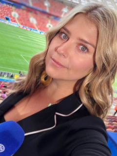 Fotos de referencia de selfies de Andrea Guerrero y de James Rodríguez a opinión de la periodista sobre el jugador en Selección Colombia.