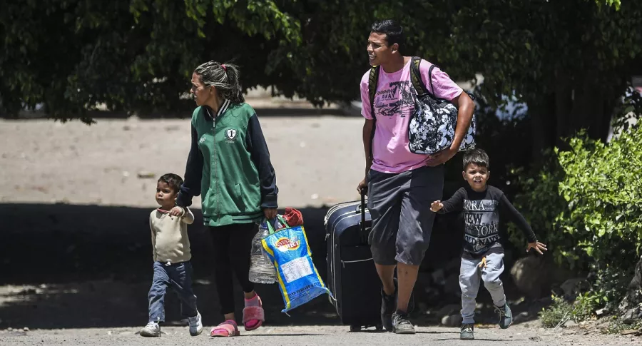 Los desplazados internos de Colombia ya son el doble de los migrantes venezolanos.