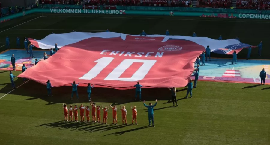 Homenaje a Christian Eriksen, quien fue operado con éxito luego de paro y fue dado de alta