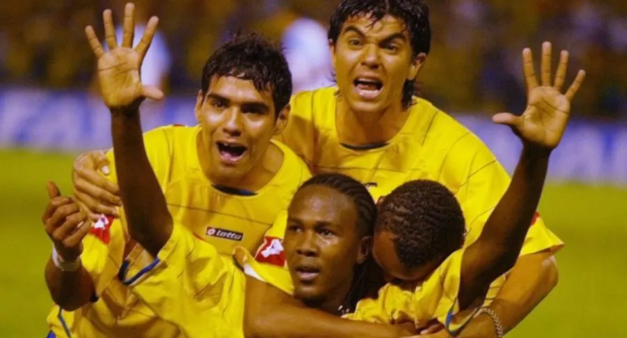Foto de Hugo Rodallega, en Suramericano Sub-20 de 2005, con Falcao García, en nota de rumor con América de Cali.