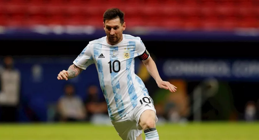 Lionel Messi vs. Uruguay en Copa América, ilustra nota de Lionel Messi firma espectacular tatuaje de hincha brasileño