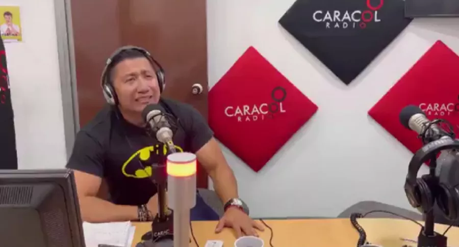 Camilo Pinto, periodista de Caracol Radio, llorando por el título del Tolima contra Millonarios