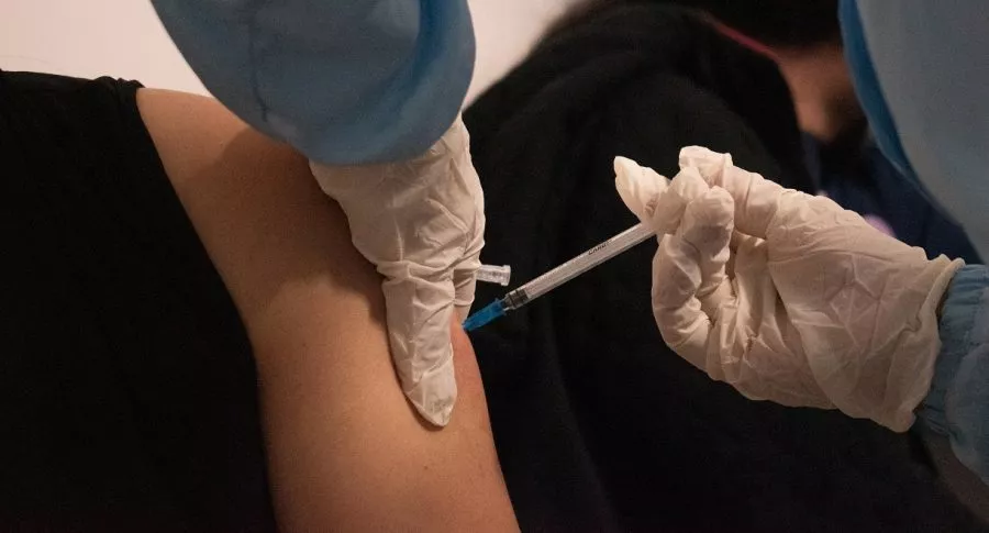 Medellín se quedó sin vacunas por tercera vez y pide ayuda al Gobierno