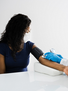Imagen de consulta médica , a propósito de qué sí y qué no pueden pedir los empleadores