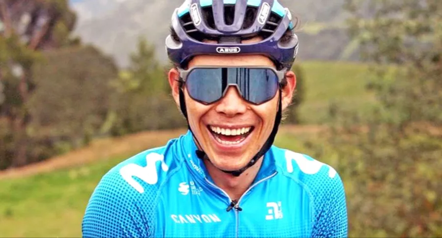 'Supermán' López presenta nuevo uniforme de Movistar para el Tour de Francia. Imagen del ciclista colombiano.