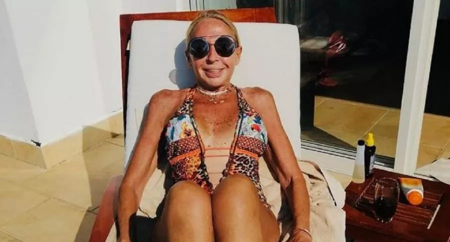 Laura Bozzo, que cumplirá 69 años, compartió un video en su cuenta oficial de Instagram tomando el sol con un vestido de baño de una sola pieza. 