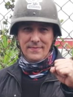 El caricaturista Matador y la activista uribista Natalia Bedoya.