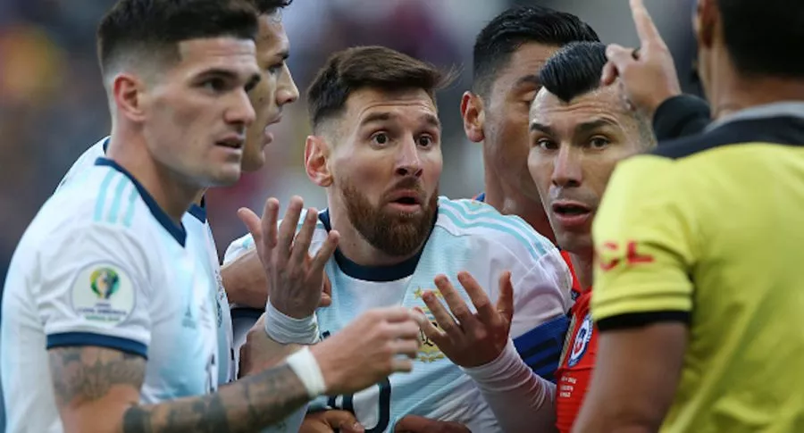 Jugadores argentinos despiertan a Messi con canción de cumpleaños