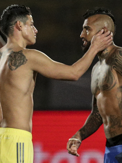 James Rodríguez y Arturo Vidal bromean en redes sociales con memes de sus dobles.
