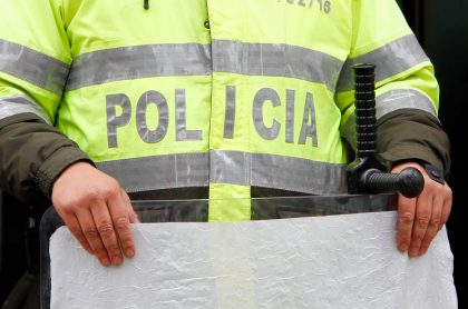 Policías denuncian ataque de manifestantes con gasolina en el Valle del Cauca