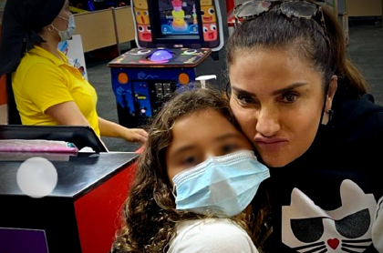 Pilar Rubio, mamá de James Rodríguez, con su nieta Salomé, a propósito de que la mujer está triste por despedida con la niña y le dedicó mensaje a ella, a Daniela Ospina y al futbolista.