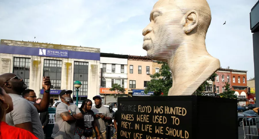 Imagen de estatua de George Floyd: vandalizan su estatua en Nueva York, Estados Unidos