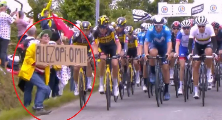 Video de aficionado que causó fuerte caída en la etapa 1 del Tour de Francia 2021. Todo por sacarse una fotografía. 
