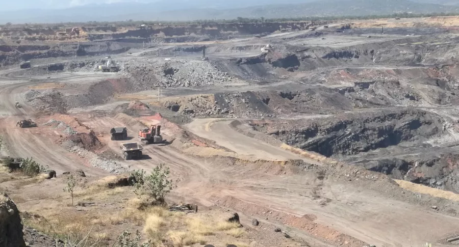 Foto de Google Maps de la mina Cerrejón, en La Guajira, cuyo único dueño será la multinacional Suiza Glencore.