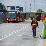 Transmilenio cierra tres portales por manifestantes que madrugaron a bloquear