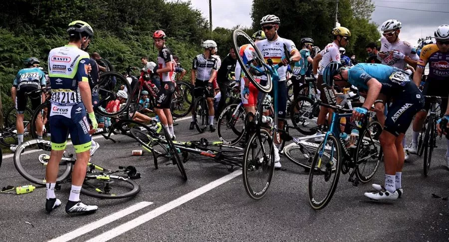 Tour de Francia: aficionada que provocó masiva caída en primera etapa será denunciada