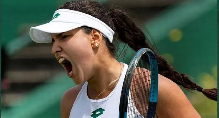 María Camila Osorio derrotó a la rusa Anna Kalinskaya y clasificó a la segunda ronda de Wimbledon, tercer Grand Slam de la temporada. 