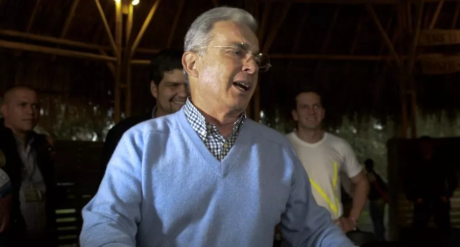 Álvaro Uribe, quien aseguró que no piensa irse de Colombia