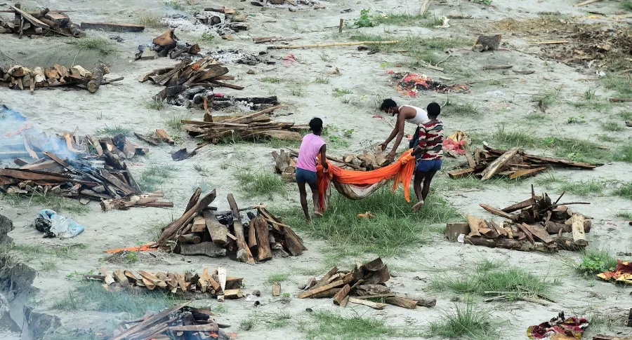 Cuerpos en las orillas del río Ganges